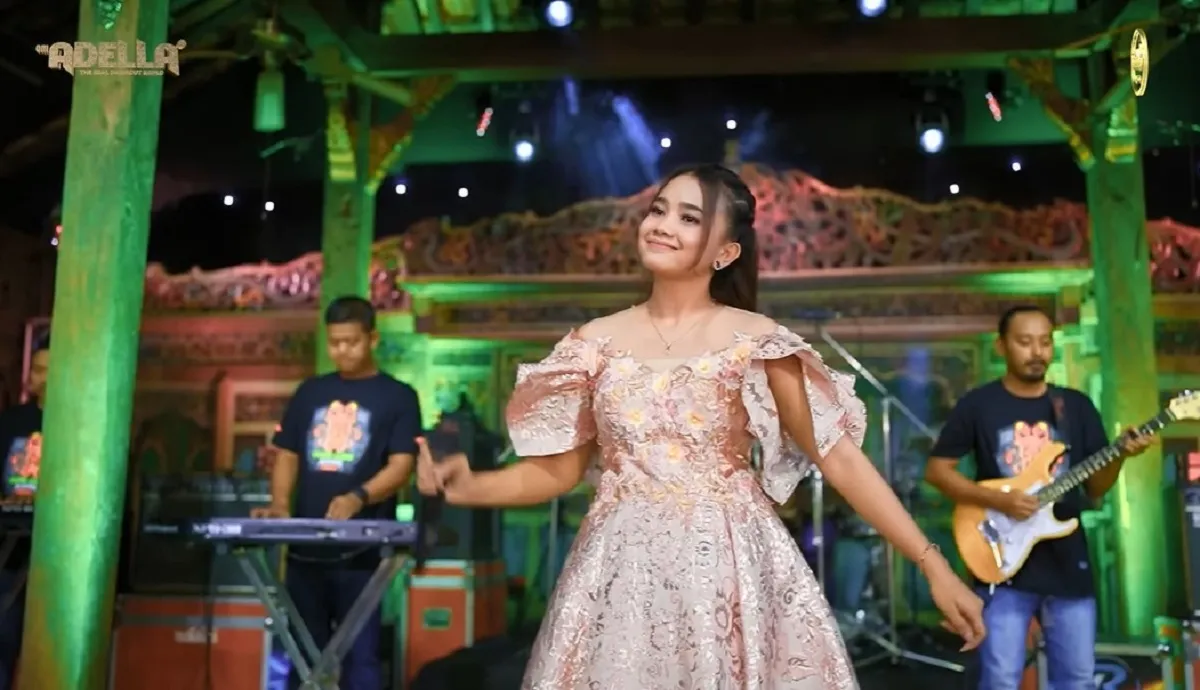 Penyanyi Orkes Adella Devinta Andini