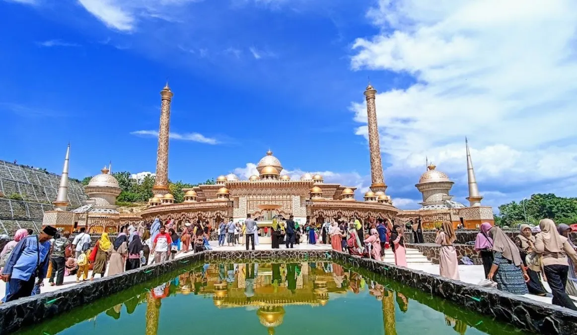 Masjid An-Nahda: Destinasi Wisata Religi Megah di Bojonegoro