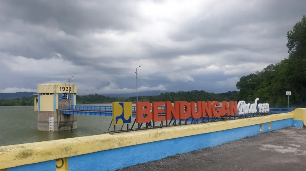 Bendungan Waduk Pacal