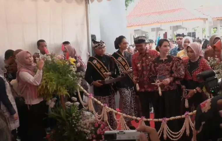 Pembukaan Arumi Bachsin